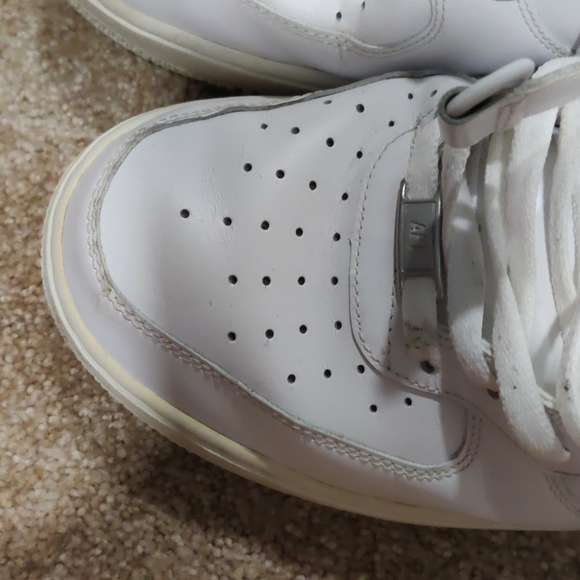 Air Forces - Picture 2 of 3